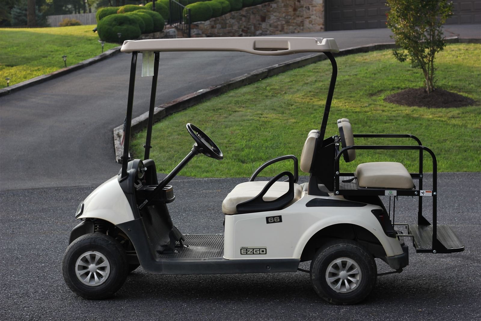 EZGO RXV rental cart, representative of our fleet