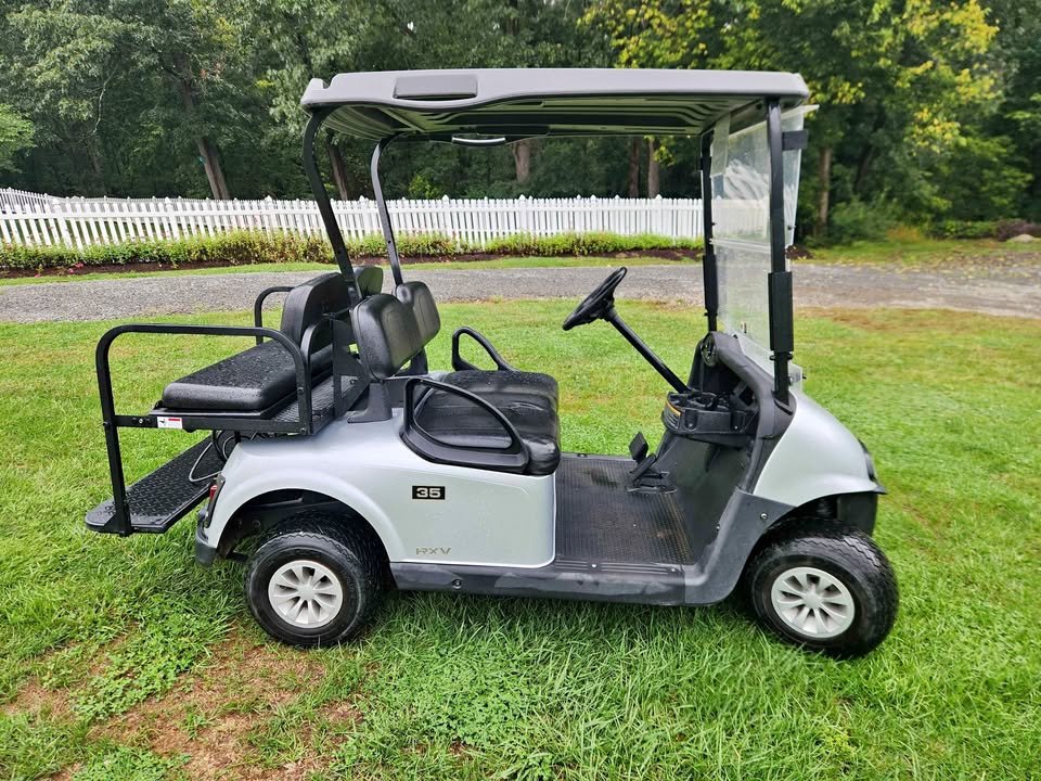 2021 EZGO RXV for sale