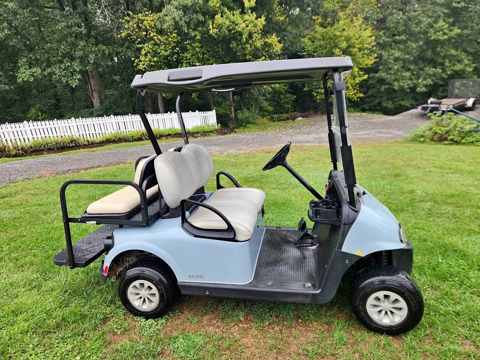 2022 EZGO RXV for sale